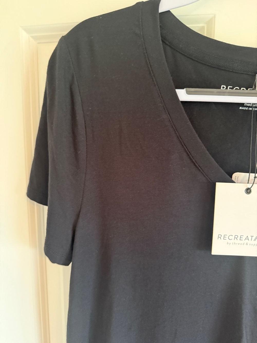 NWT Tencel Blend Recreation by Thread & Supply  Black V-Neck Women's Tee Medium - Picture 4 of 7